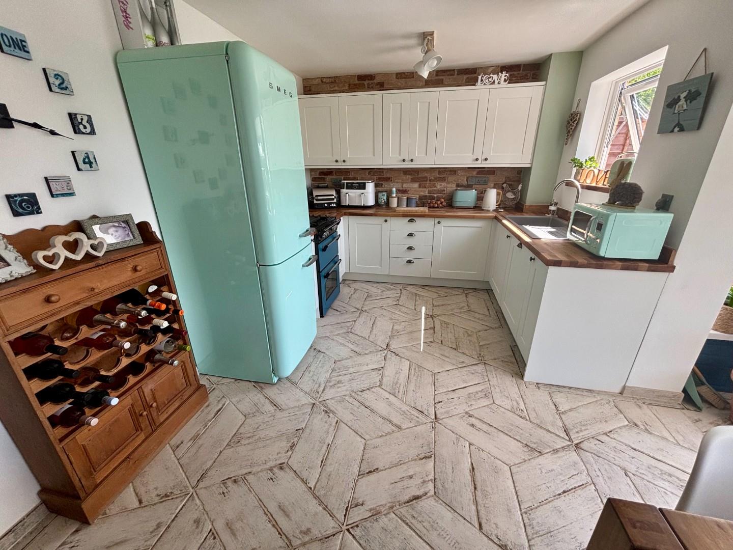 Chatsworth Avenue, Goldenash