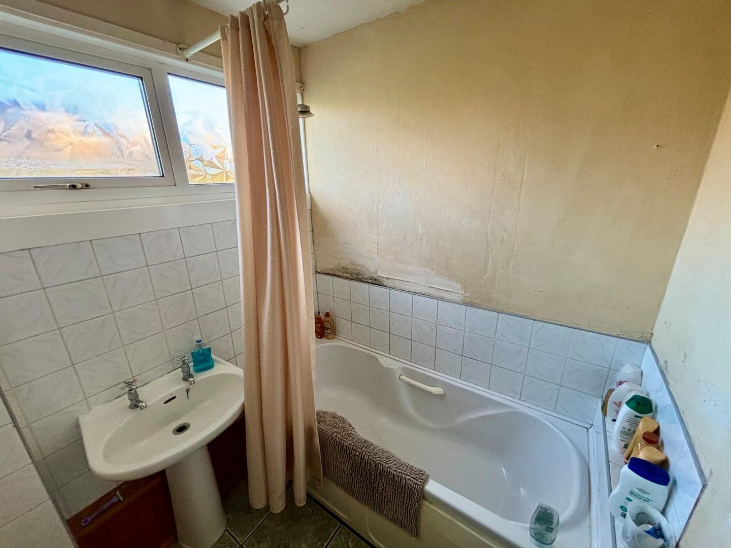 Walledwell Court, Standens Barn