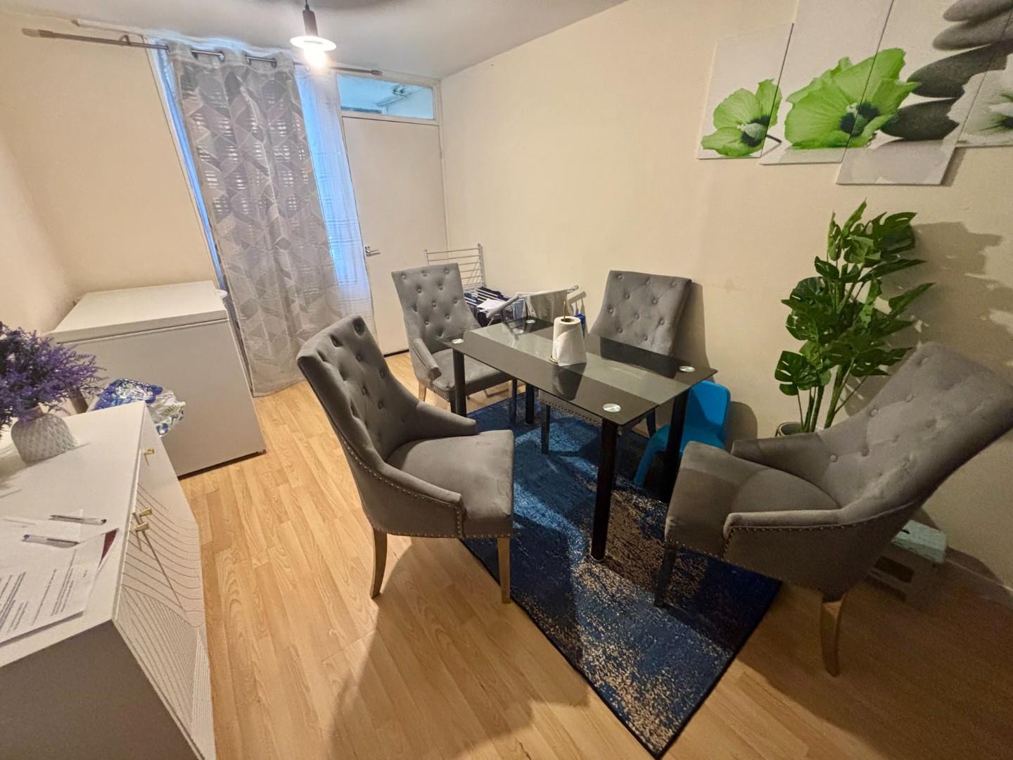 Preston Court, Lumbertubs