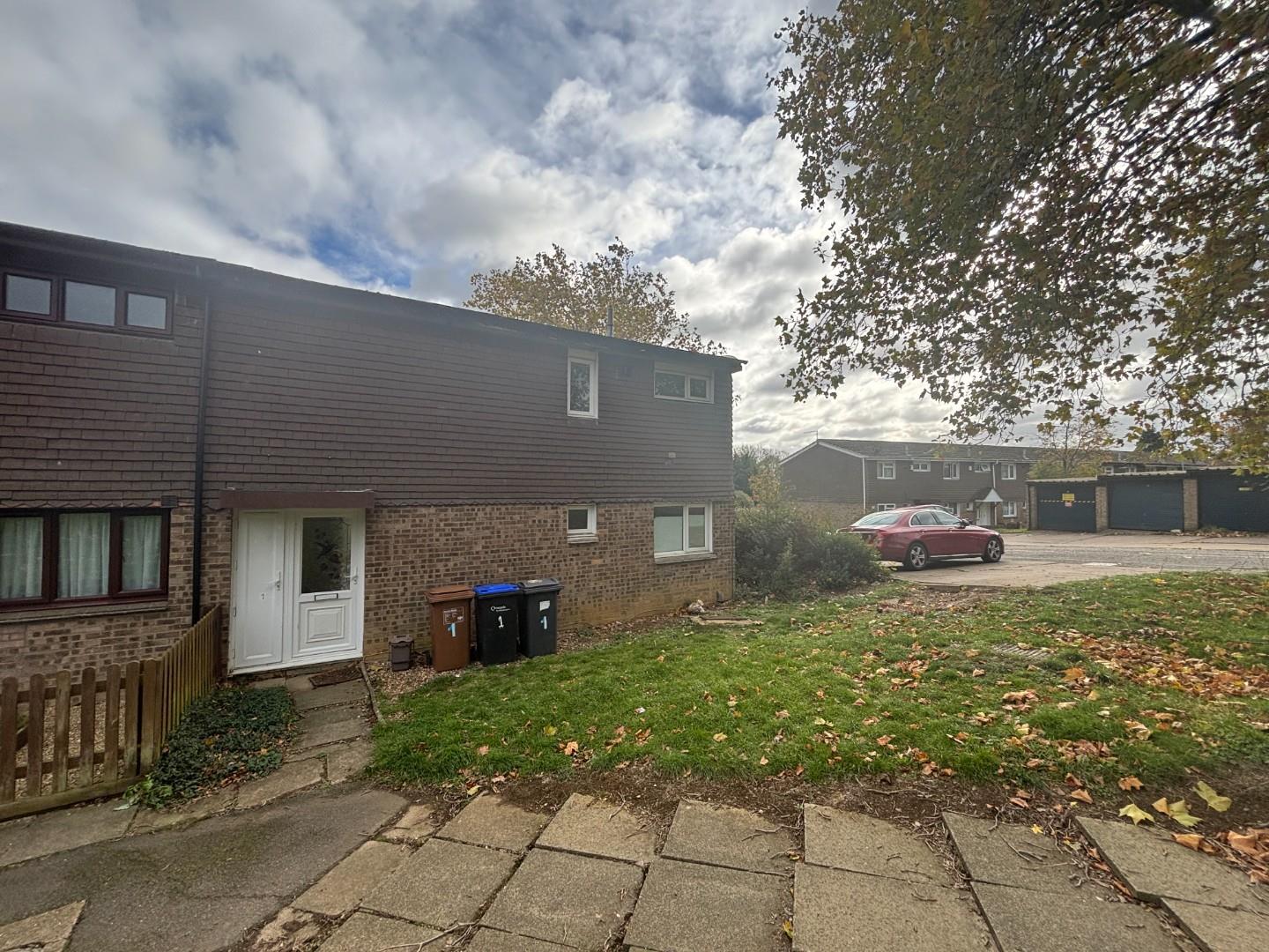 Logwell Court, Standens Barn