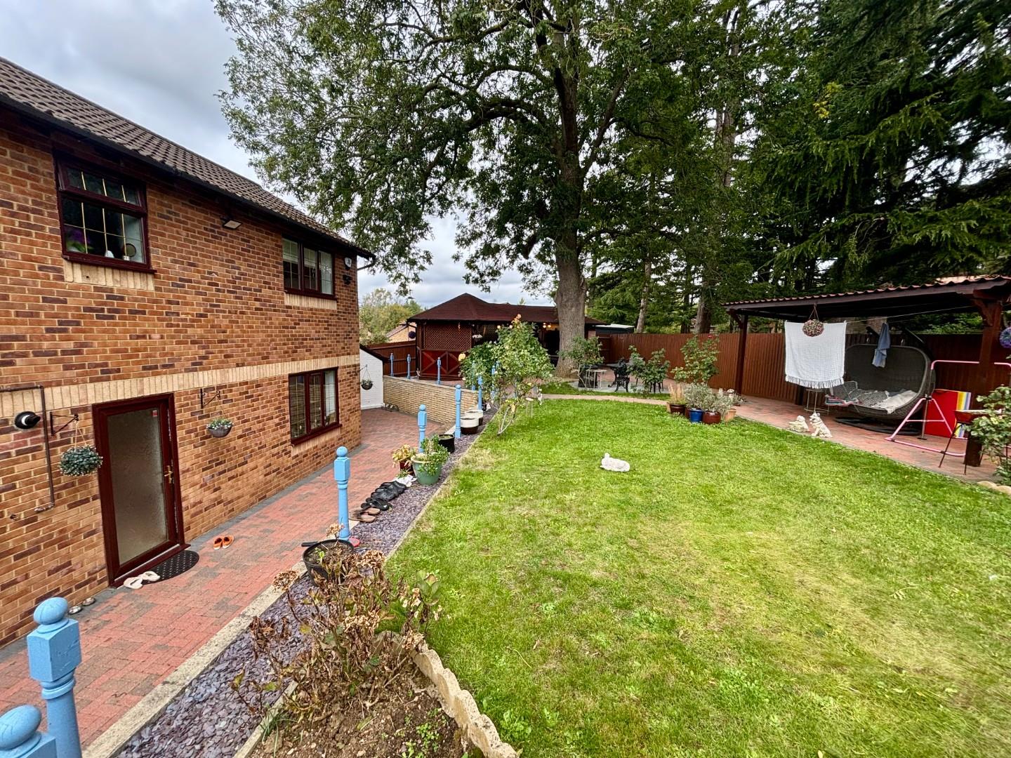 Pine Ridge, Southfields