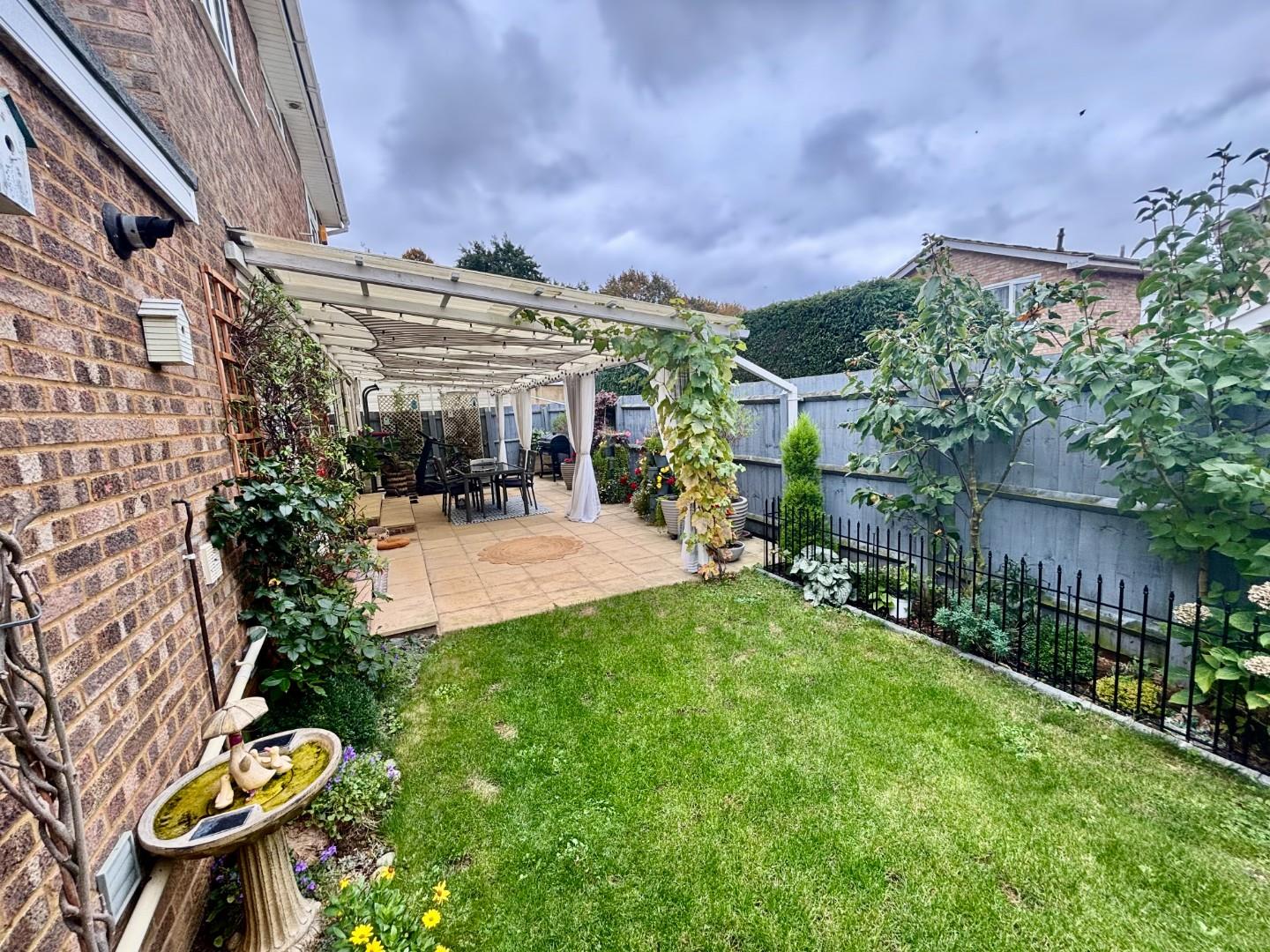 East Priors Court, Lings