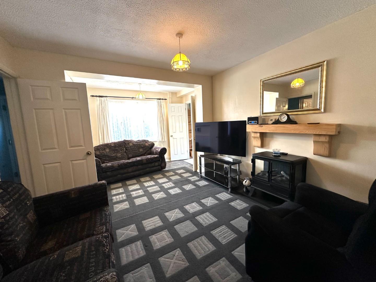 Chatsworth Avenue, Goldenash