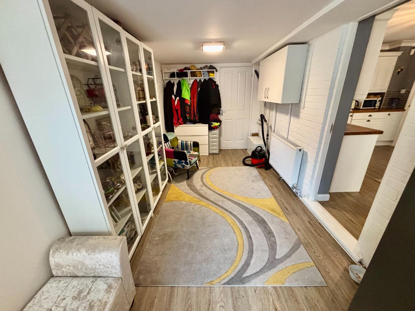 East Priors Court, Lings