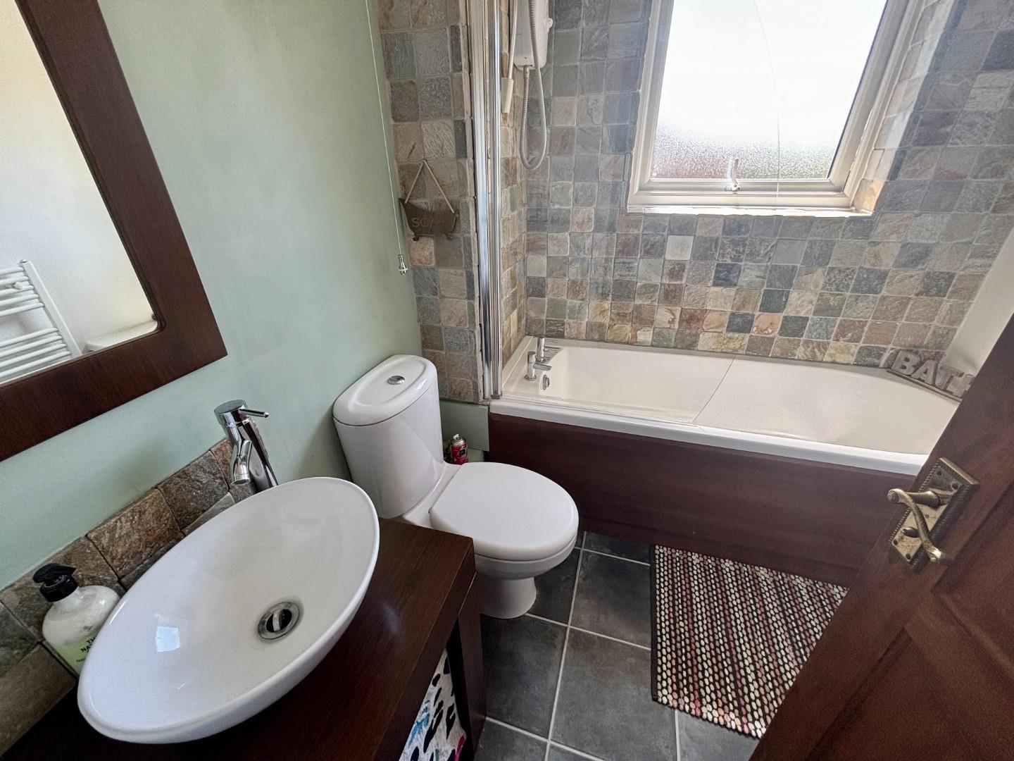 Chatsworth Avenue, Goldenash