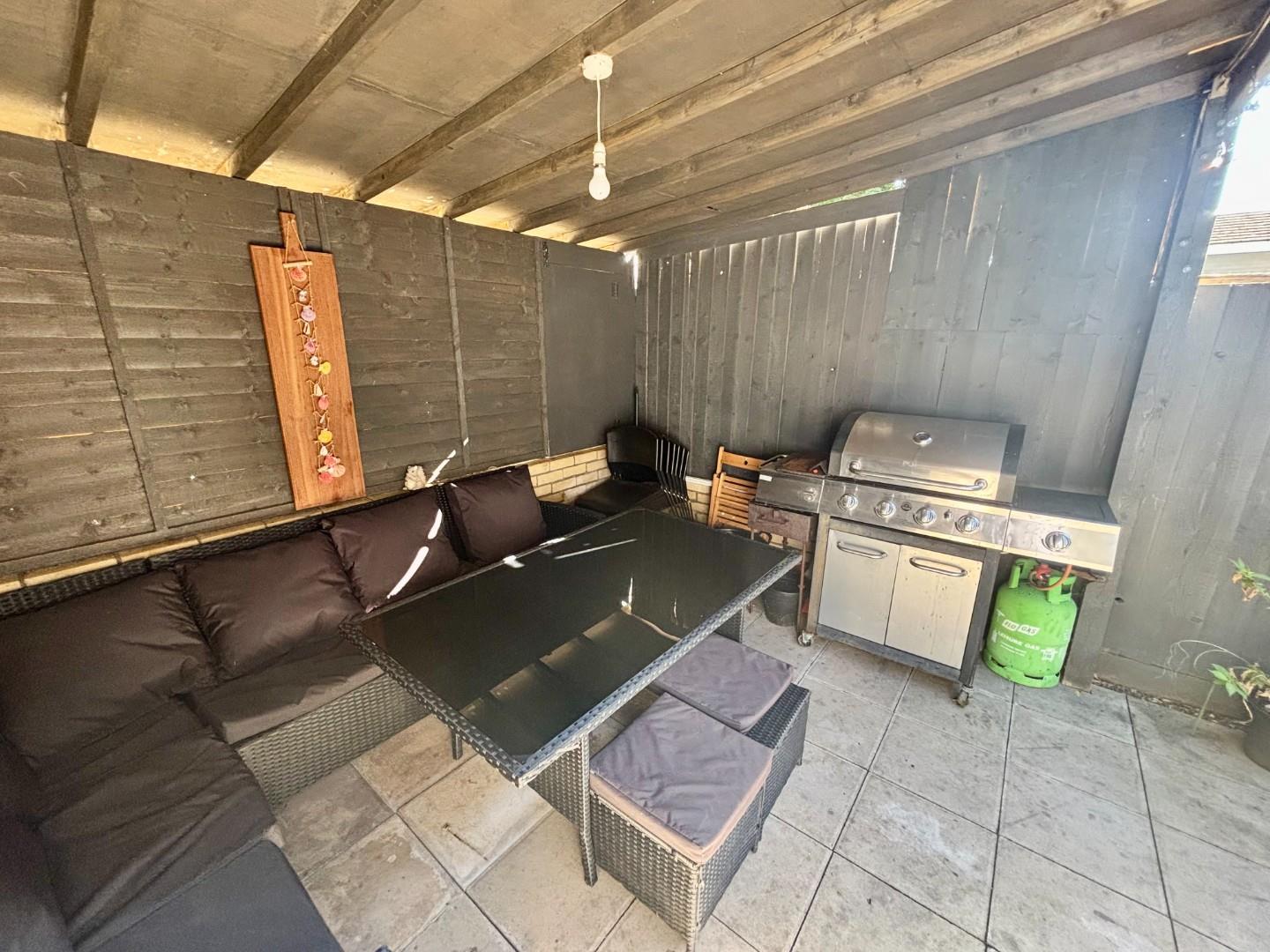 Wade Meadow Court, Lings