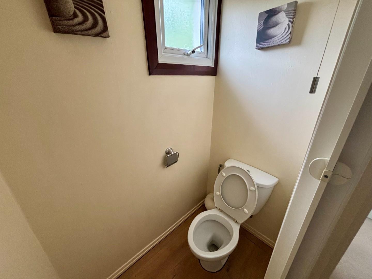 Flaxwell Court, Standens Barn