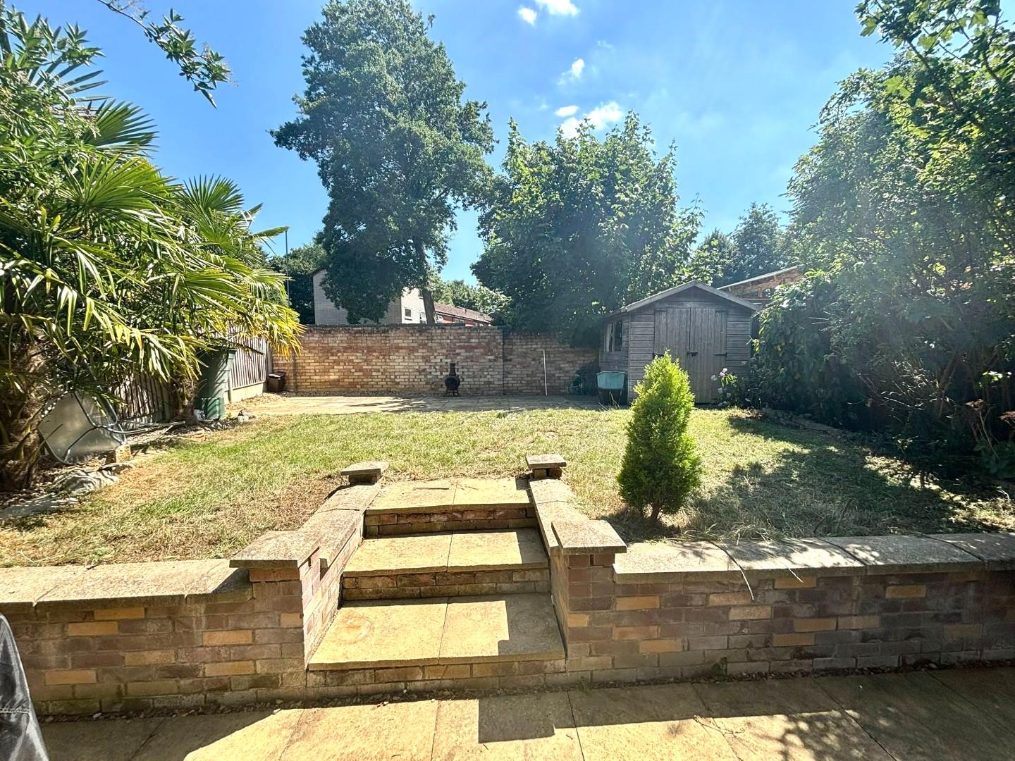 Ten Pines, Southfields