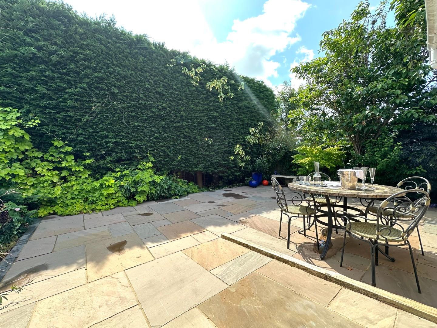 Carrington Gardens, Wakes Meadow
