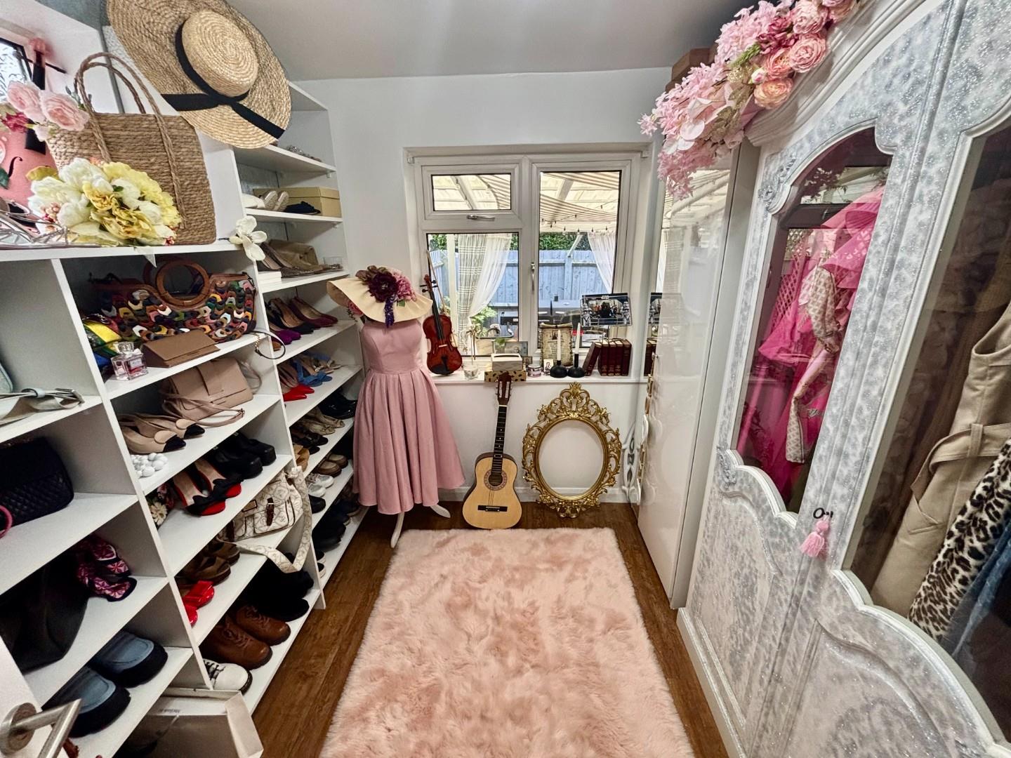 East Priors Court, Lings