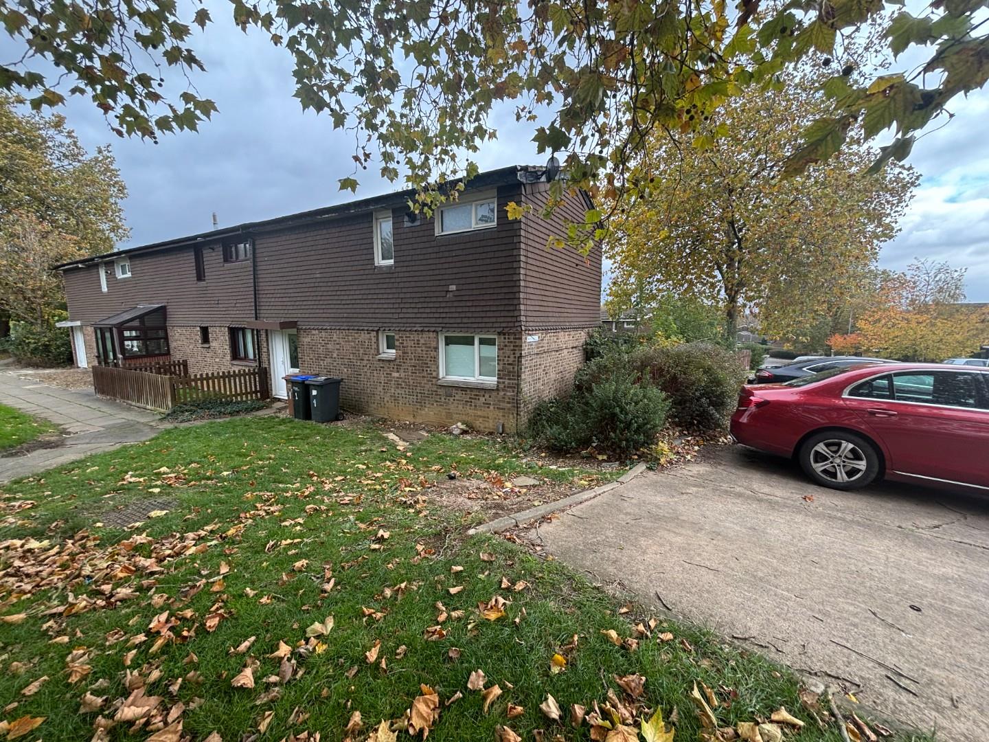 Logwell Court, Standens Barn