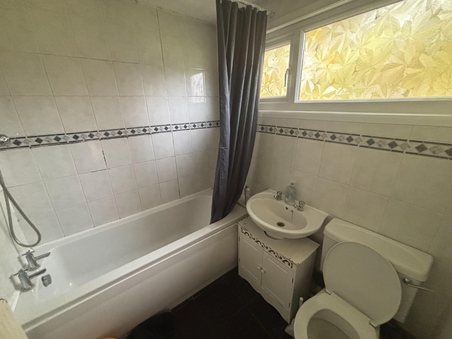 Logwell Court, Standens Barn