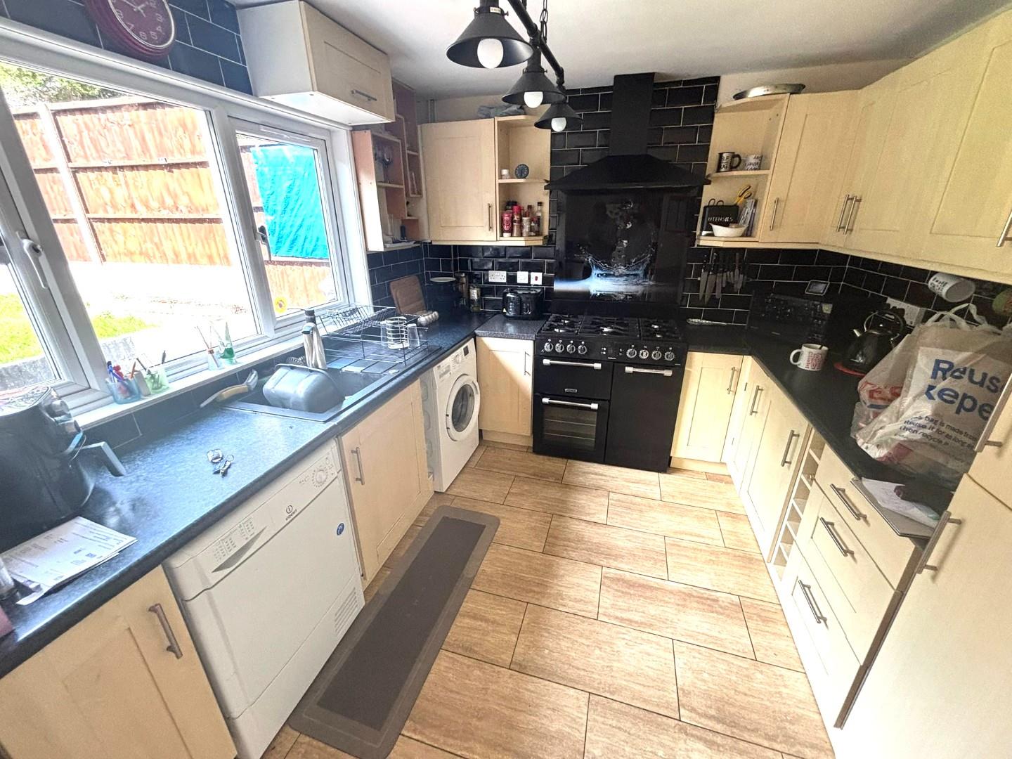 Holmecross Road, Thorplands