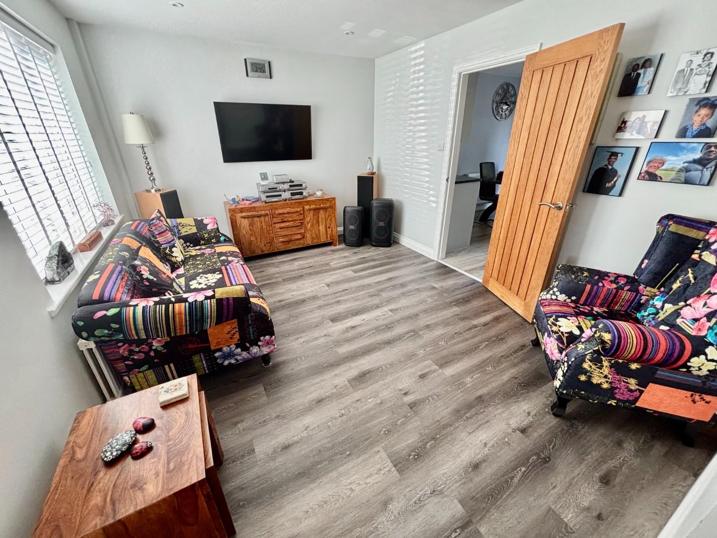 Mapperley Drive, Wakes Meadow