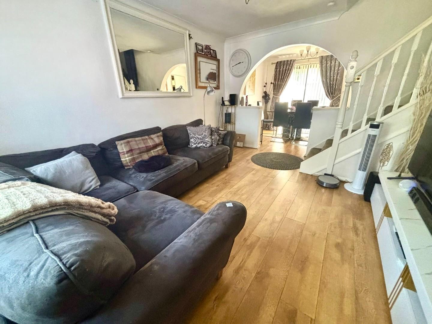 Ten Pines, Southfields