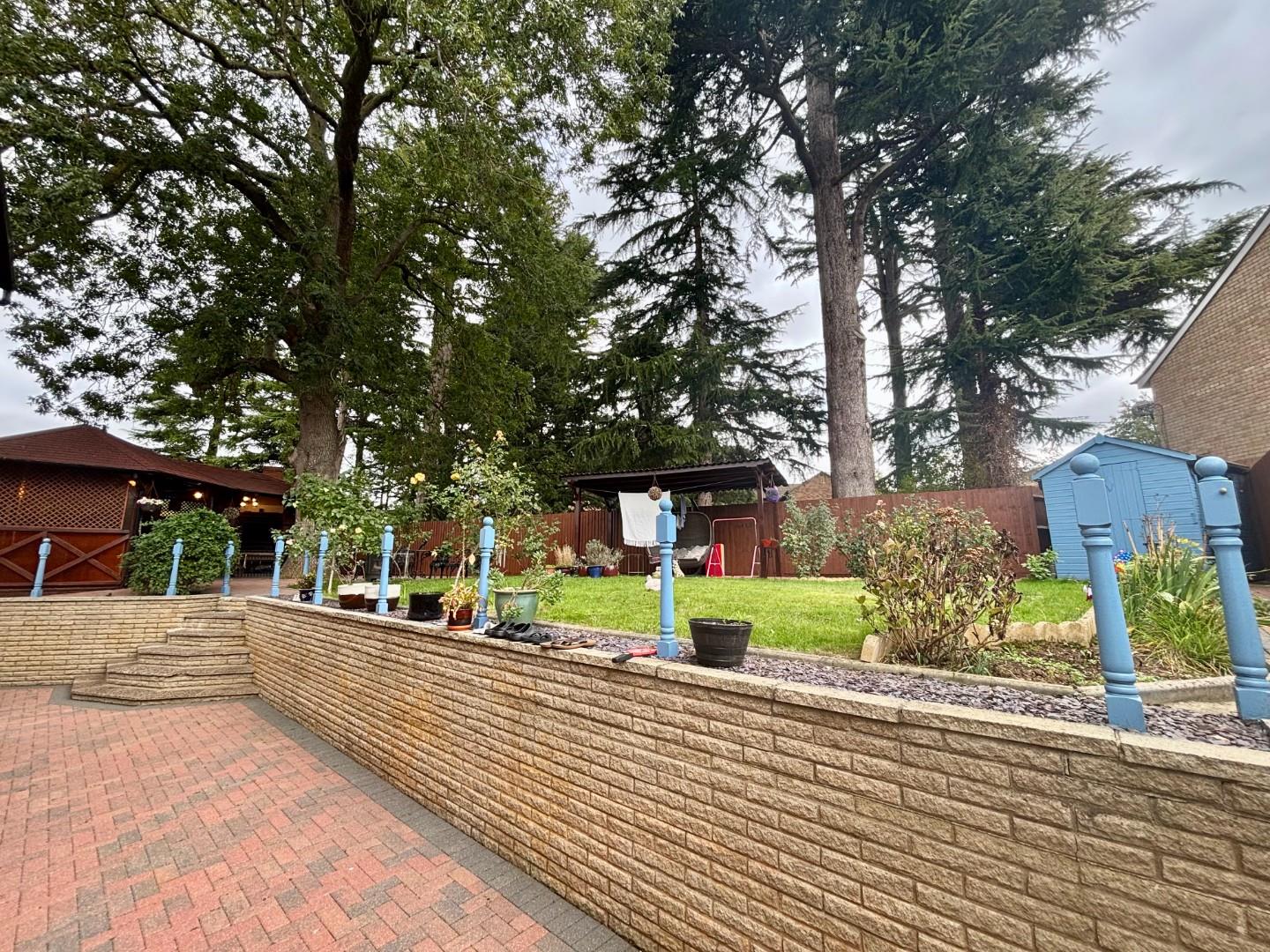 Pine Ridge, Southfields