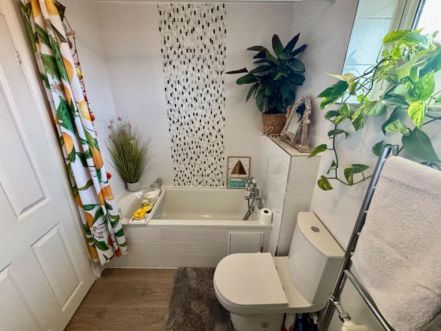 East Priors Court, Lings