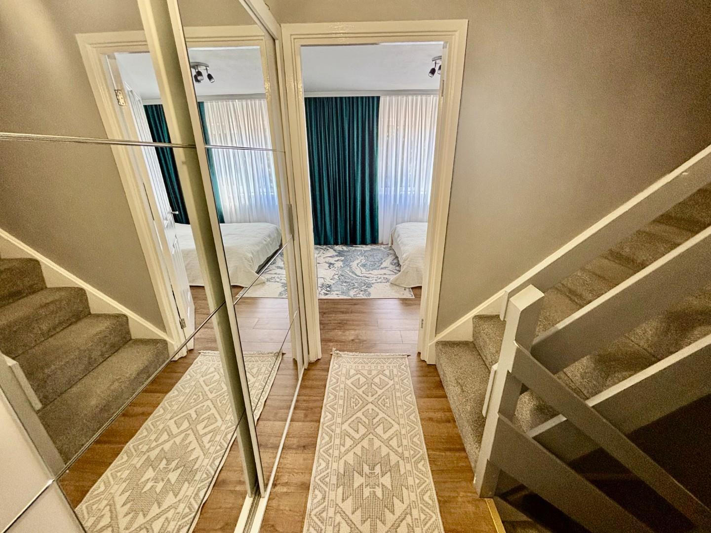 Wade Meadow Court, Lings