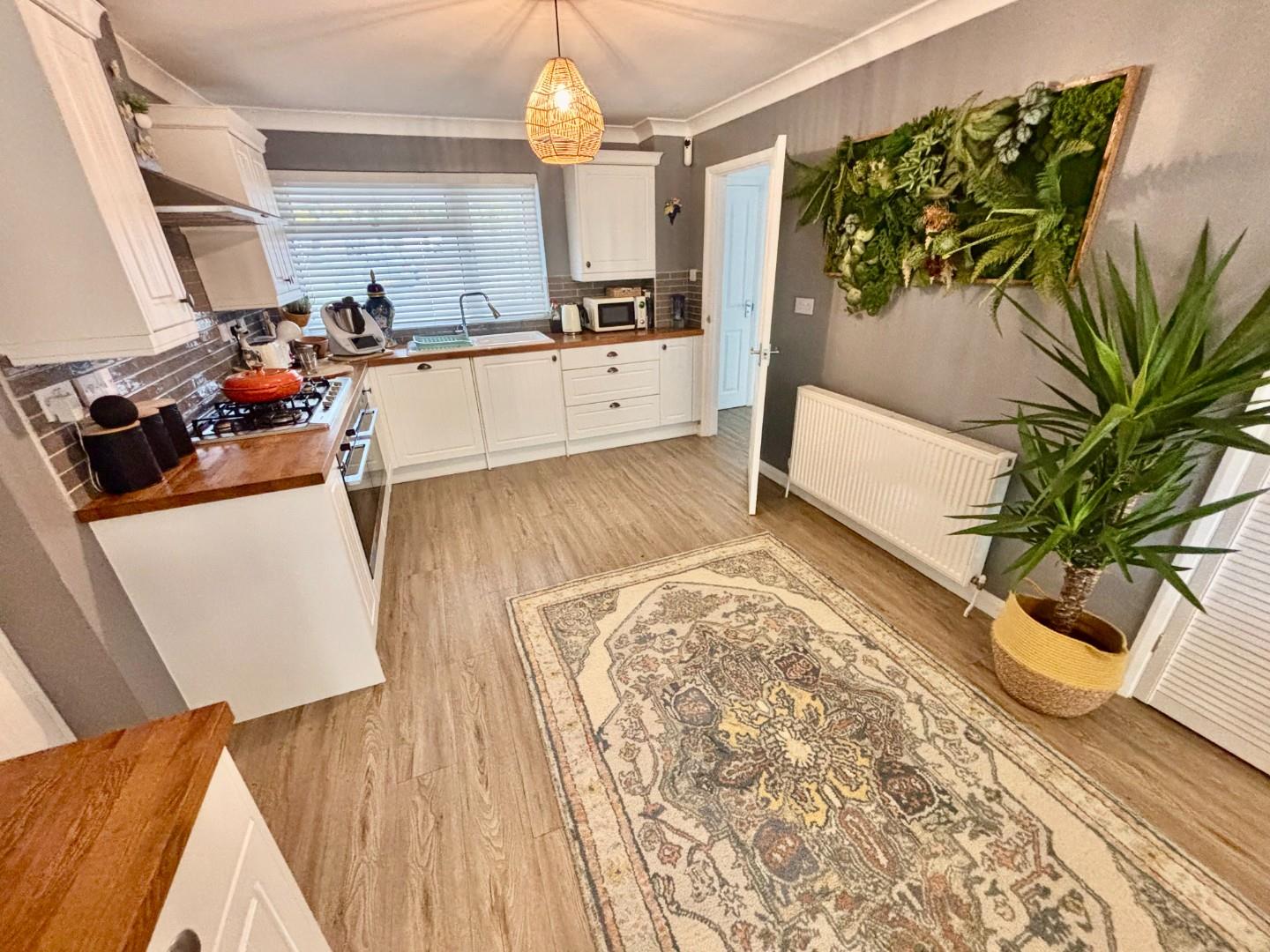 East Priors Court, Lings