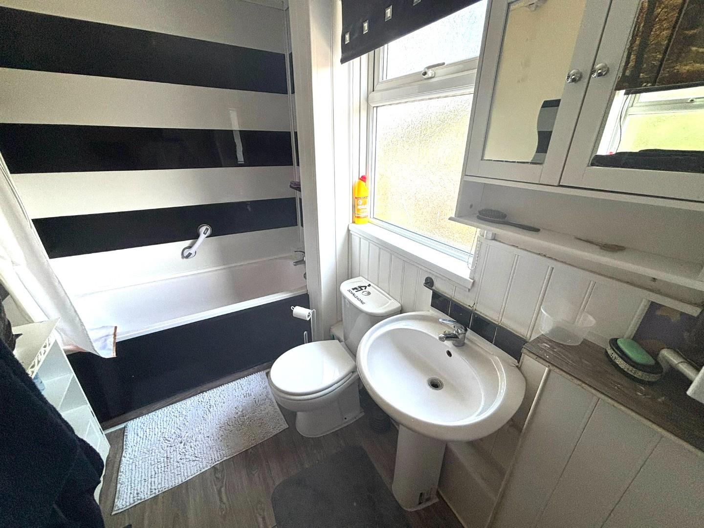 Holmecross Road, Thorplands