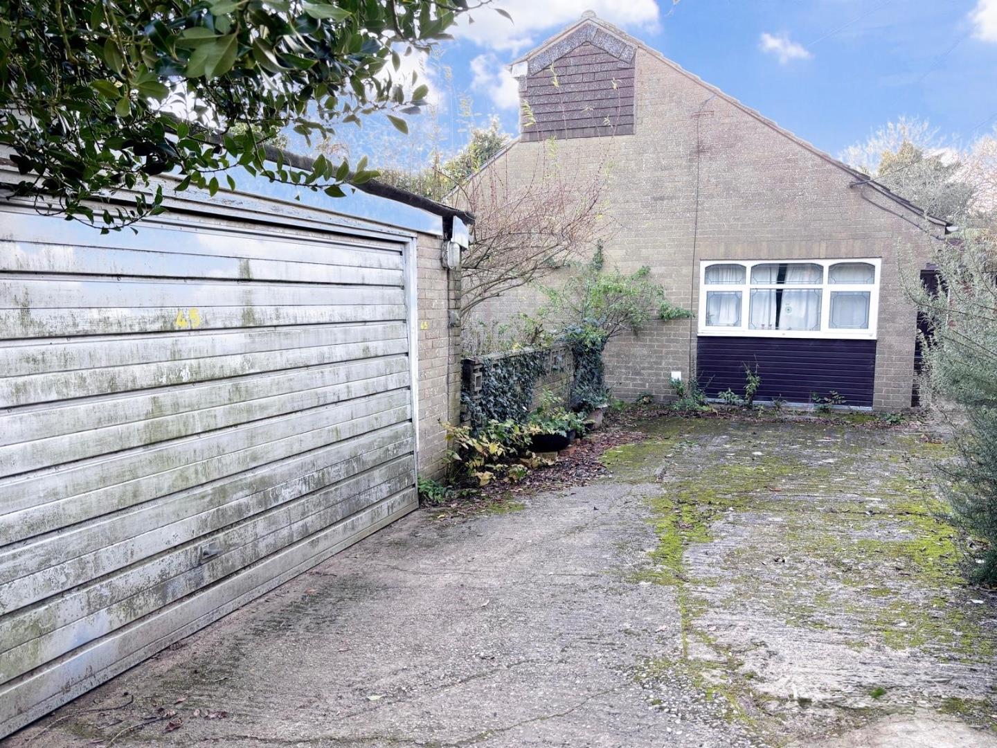 Holdenby Road, Spratton