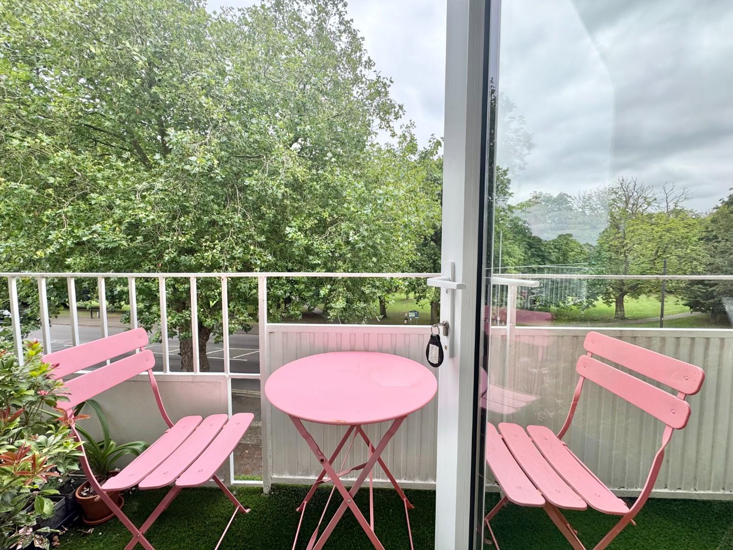 Wellingborough Road, Abington