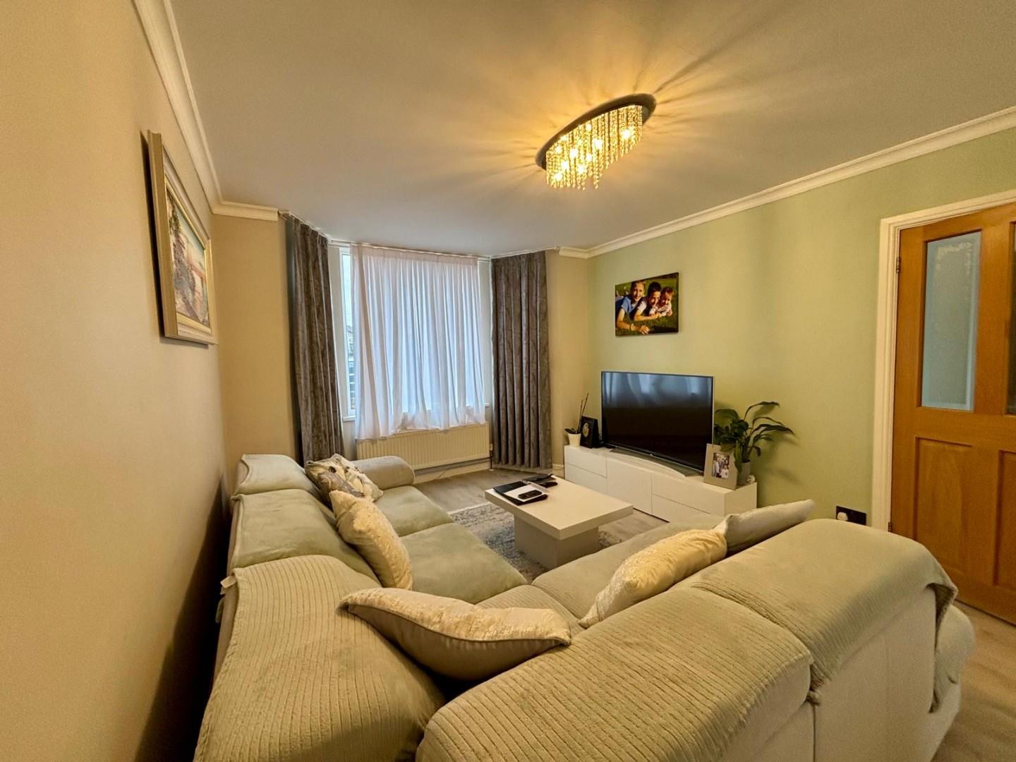 Lindsay Avenue, Abington