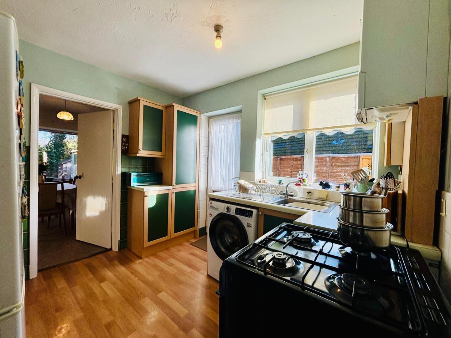 Charnwood Avenue, Westone