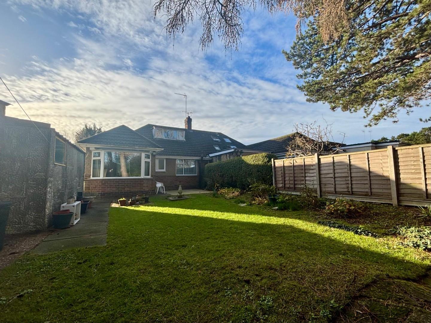 Charnwood Avenue, Westone