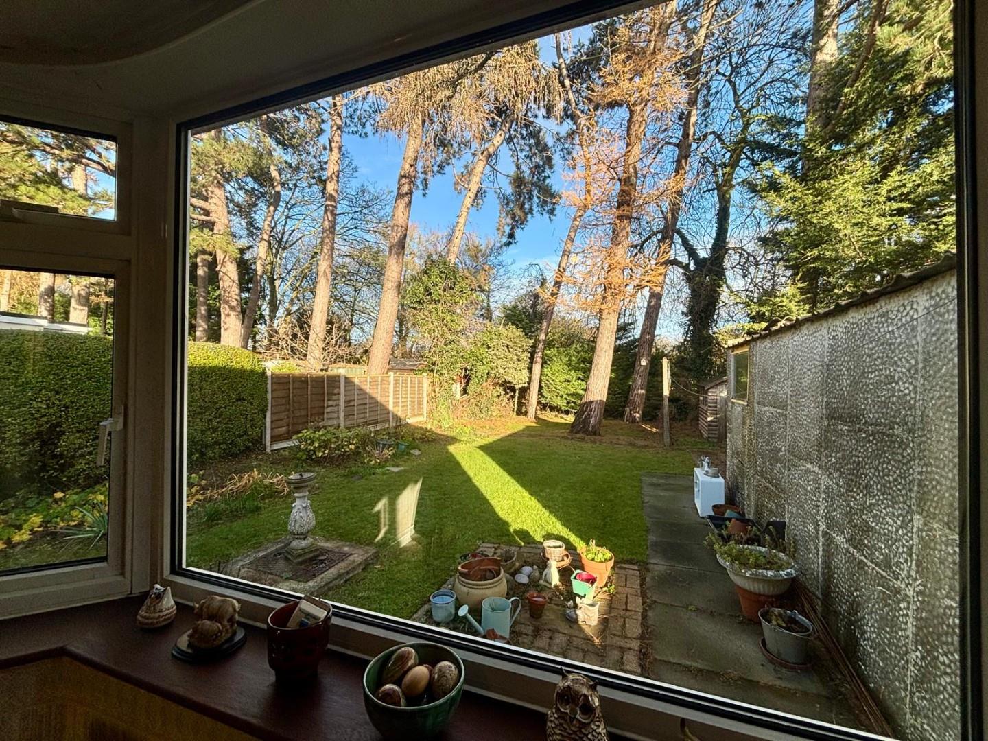 Charnwood Avenue, Westone