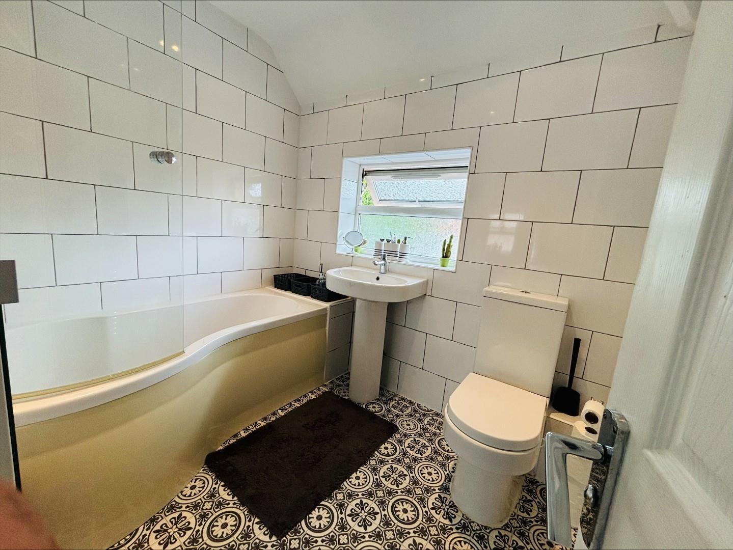 Birchfield Road East, Abington