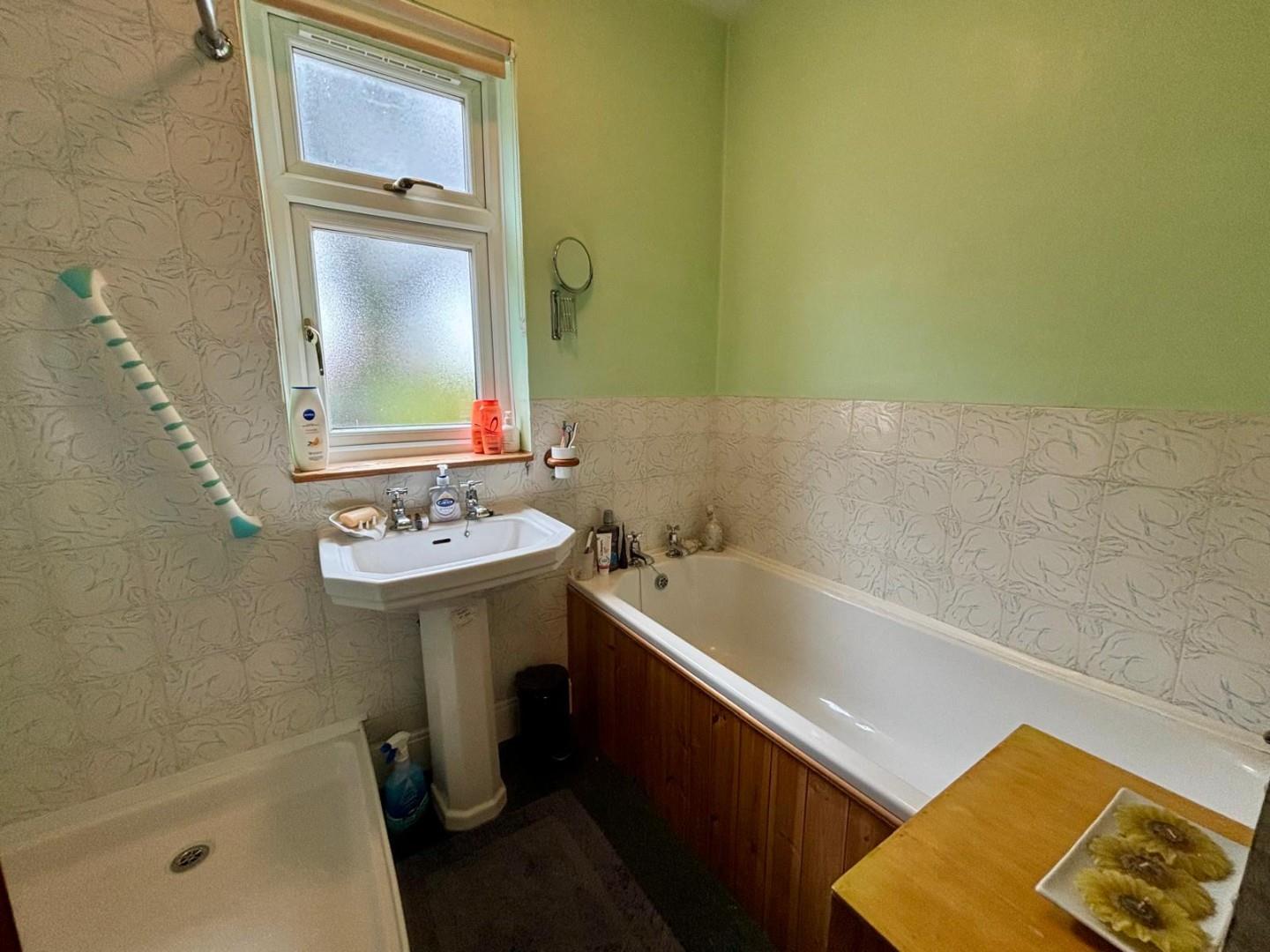 Bush Hill, The Headlands