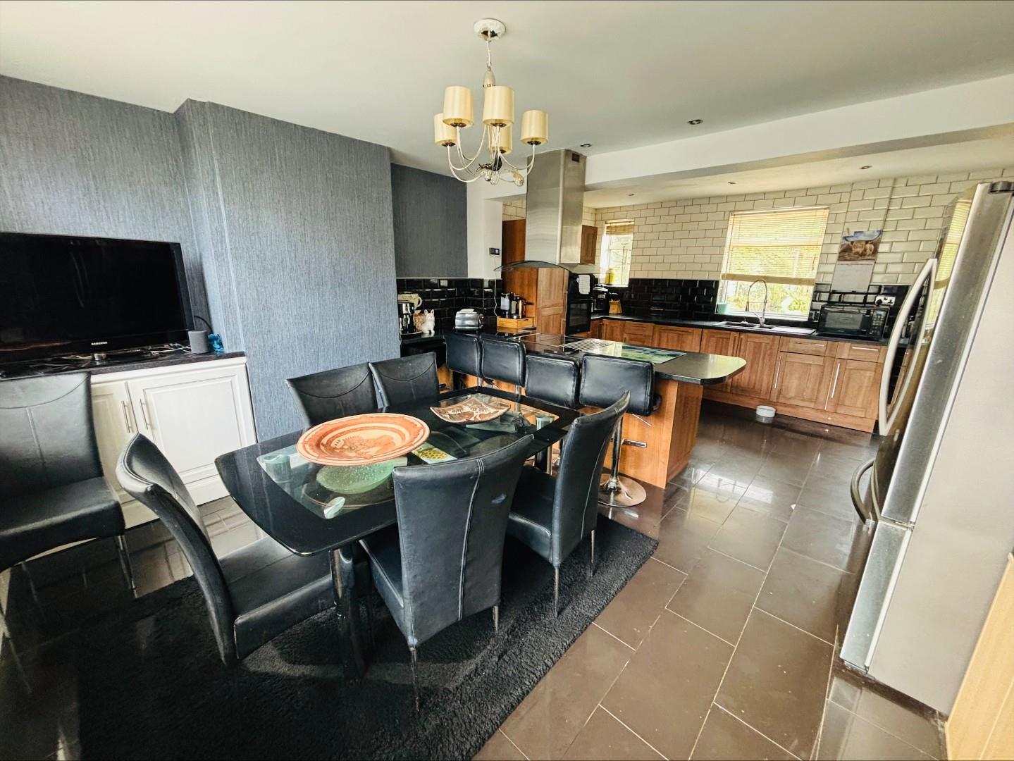 Birchfield Road East, Abington