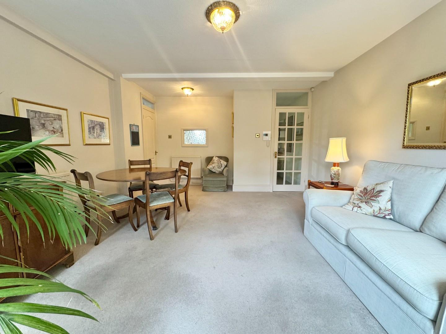 Wellingborough Road, Abington