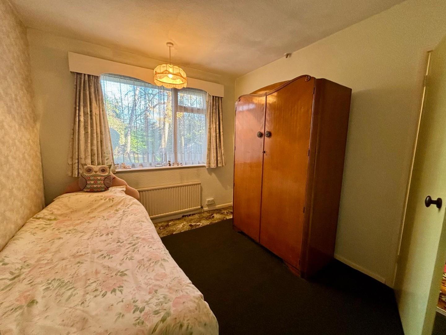 Charnwood Avenue, Westone