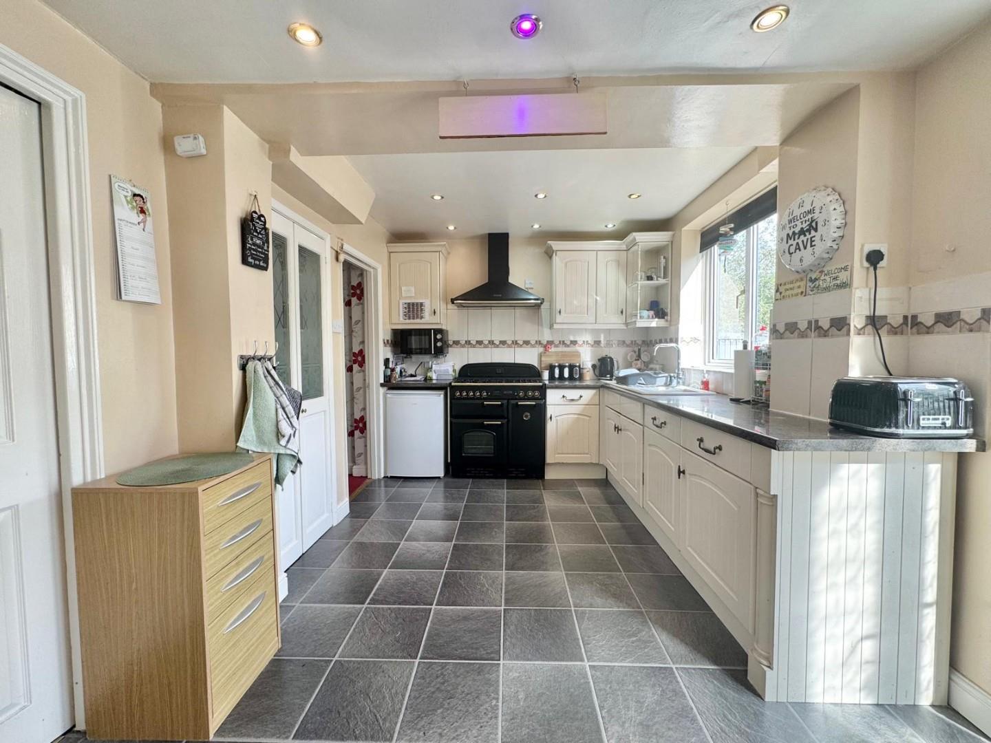 Oaklands Drive, Westone