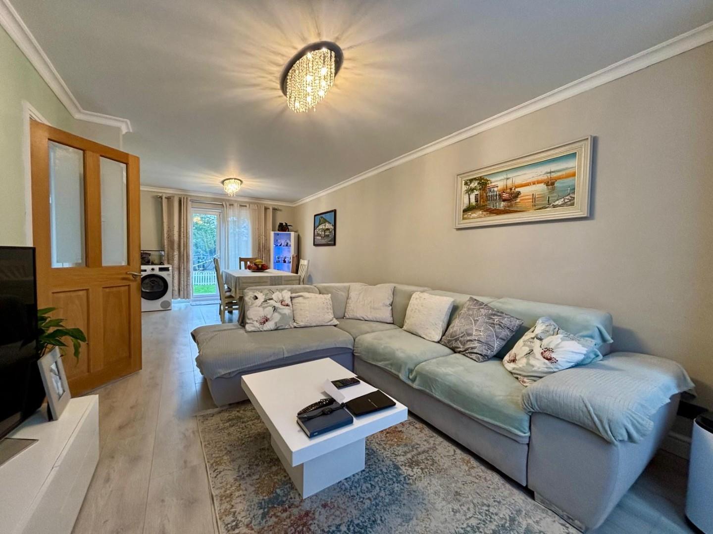 Lindsay Avenue, Abington