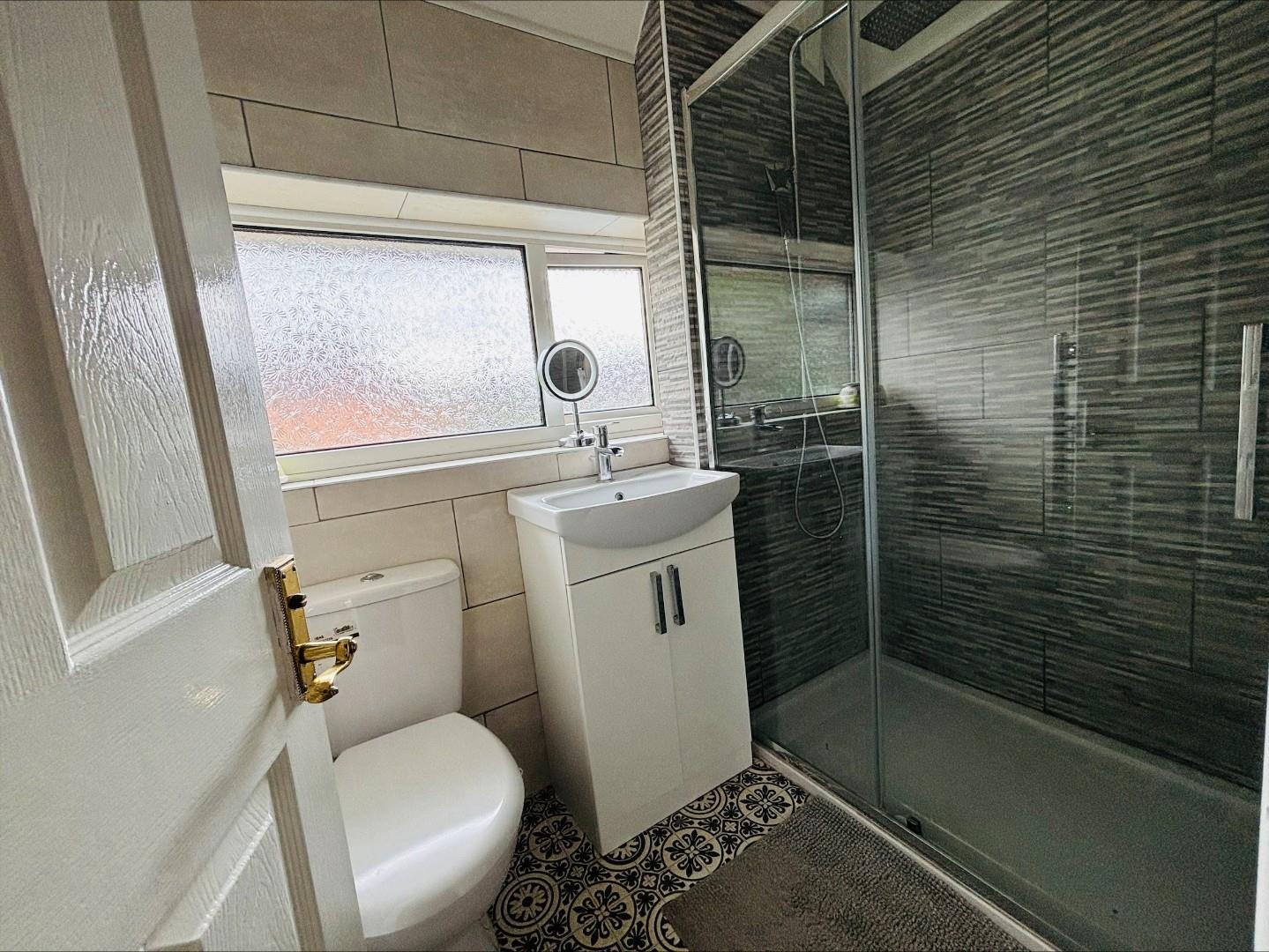 Birchfield Road East, Abington