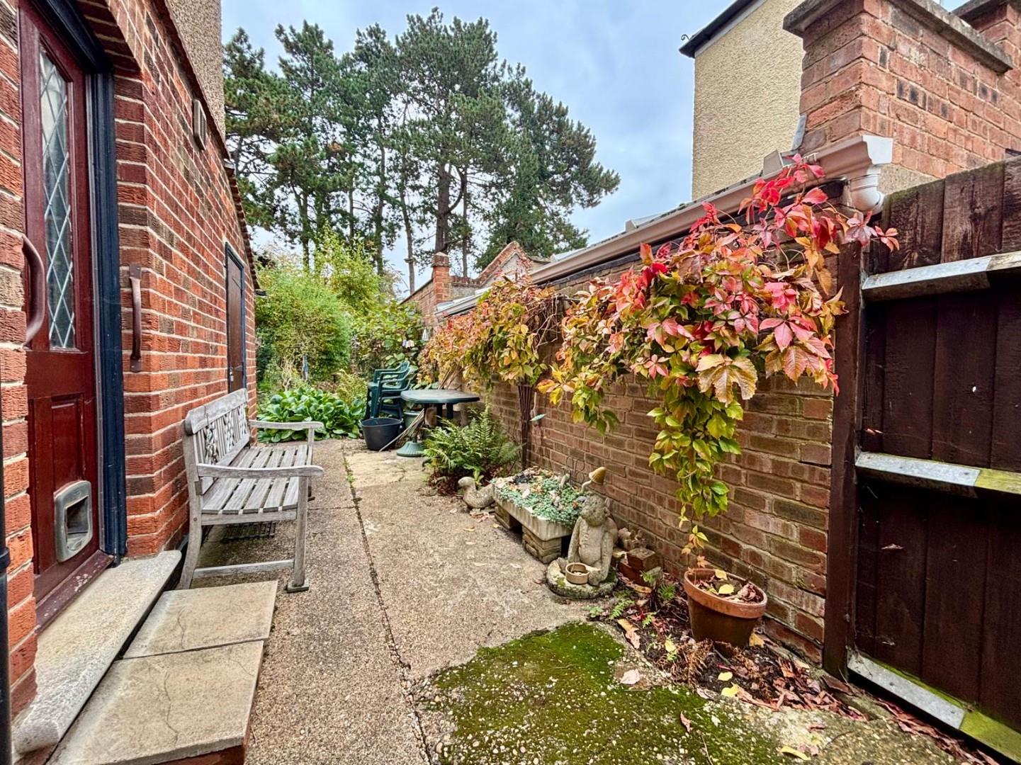 Bush Hill, The Headlands