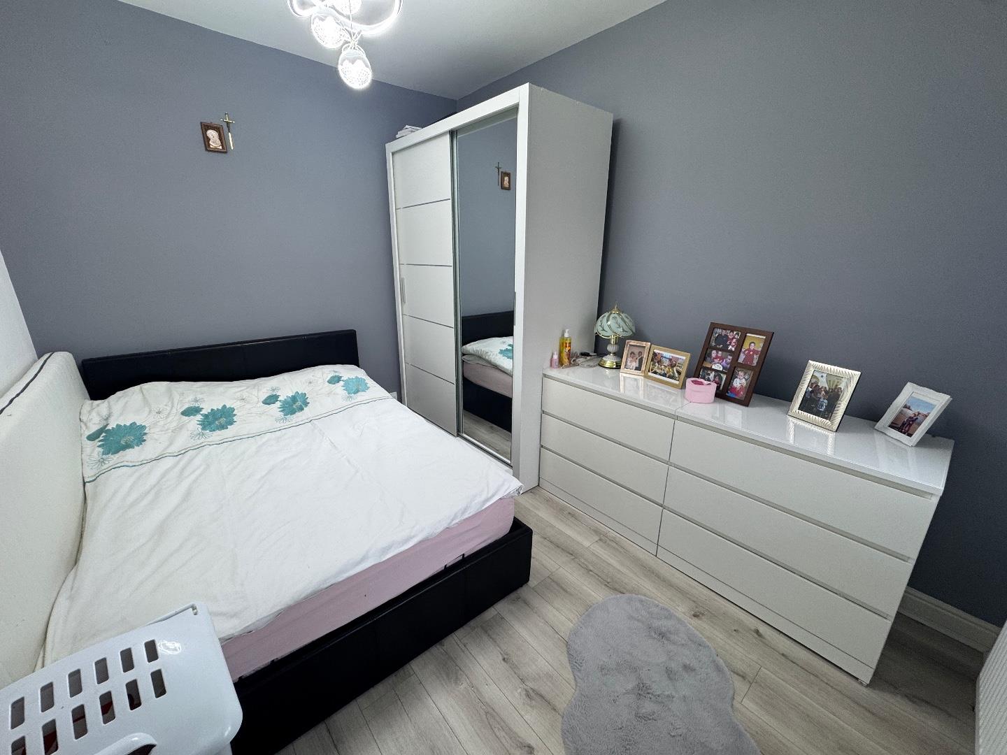 Adnitt Road, Abington