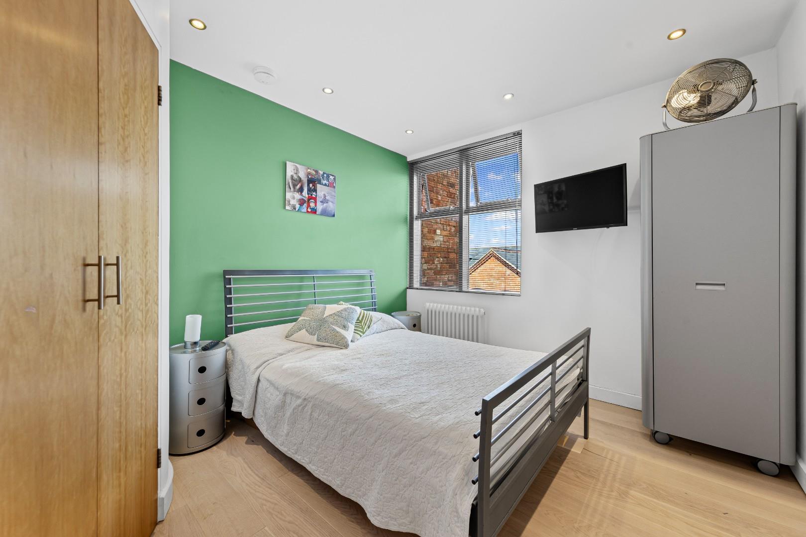 Grove Road, The Mounts