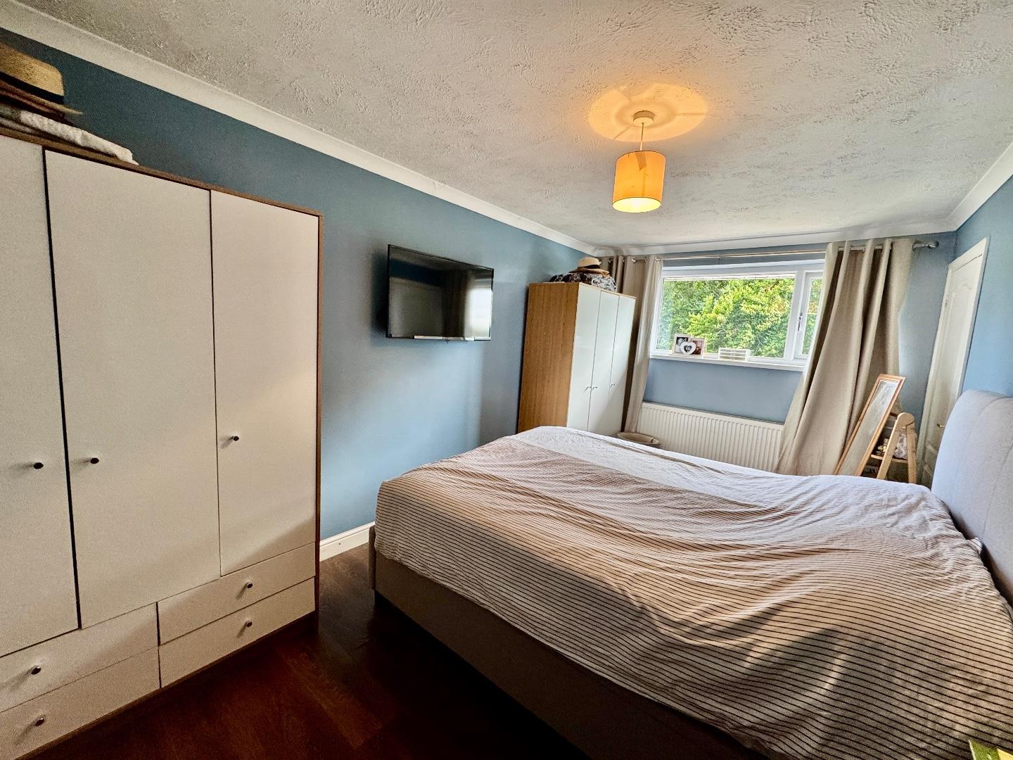 Bankside, Links View