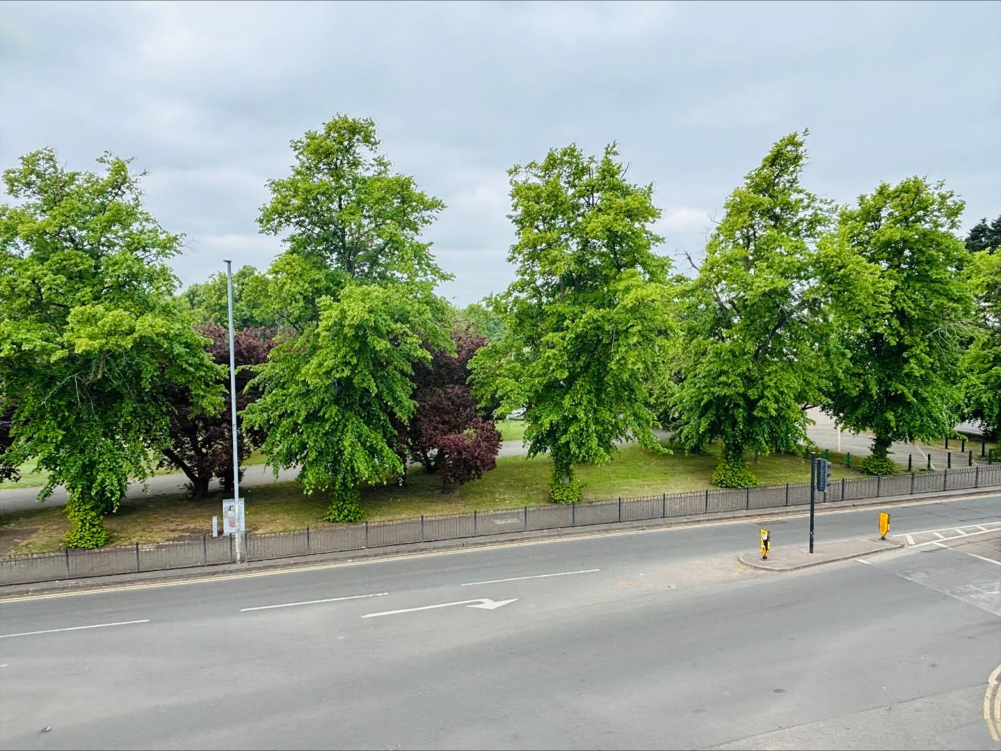 Abington Avenue, Abington