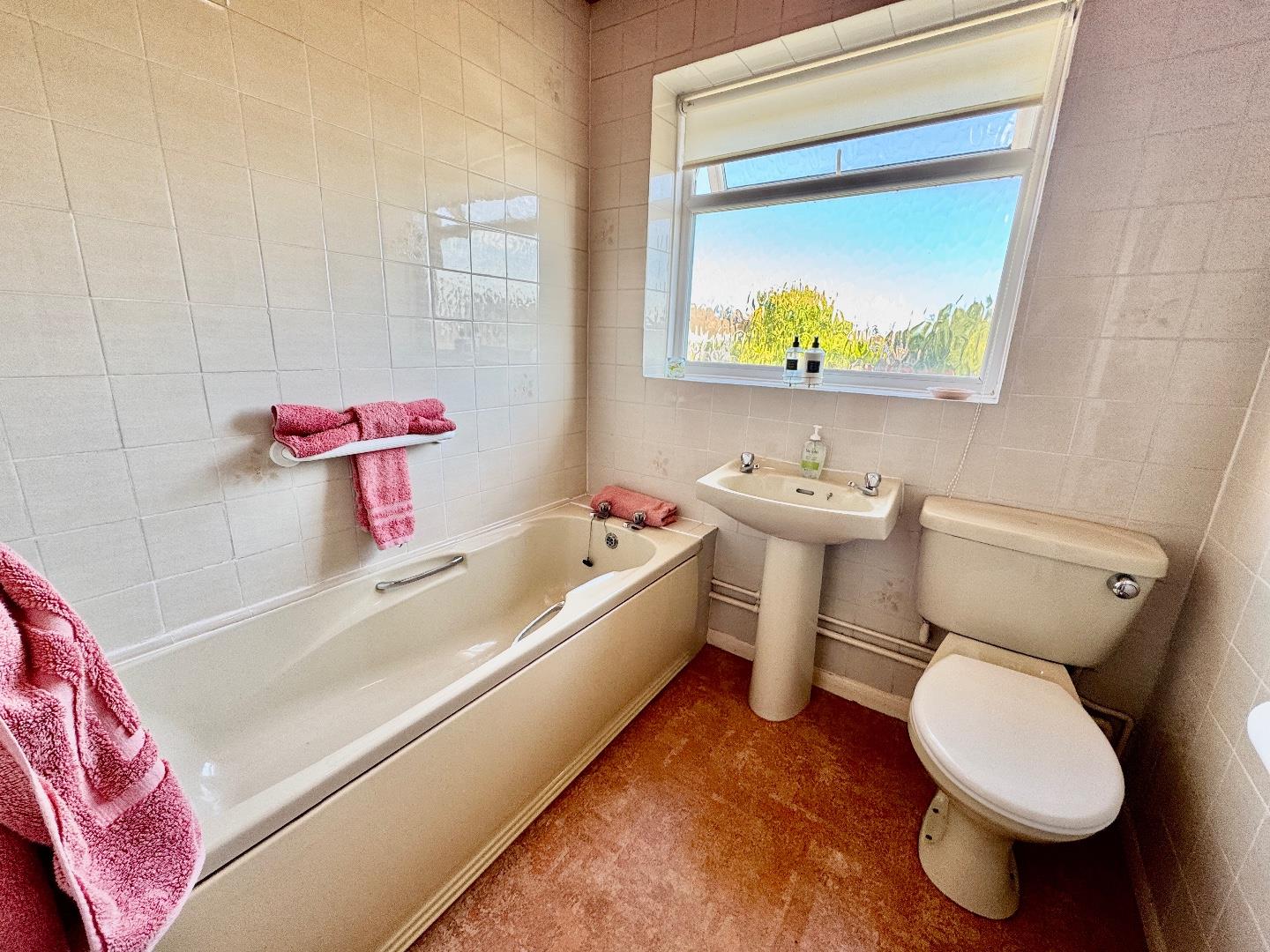 Hazeldene Road, Links View