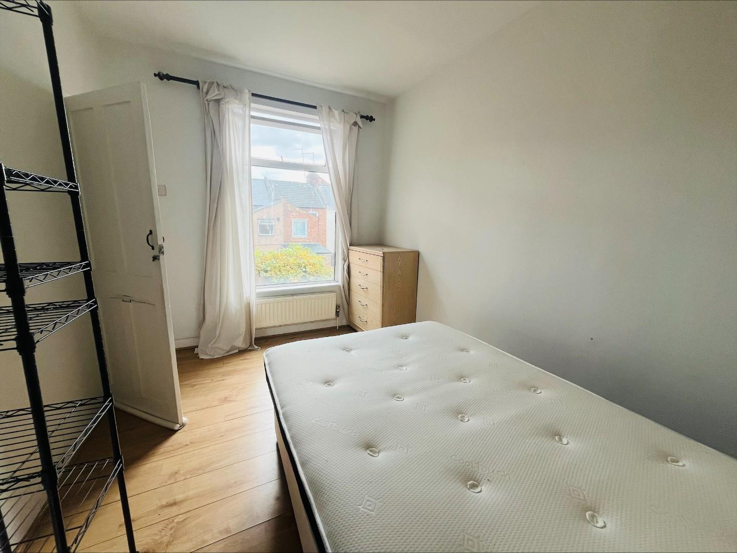 Cloutsham Street, The Mounts