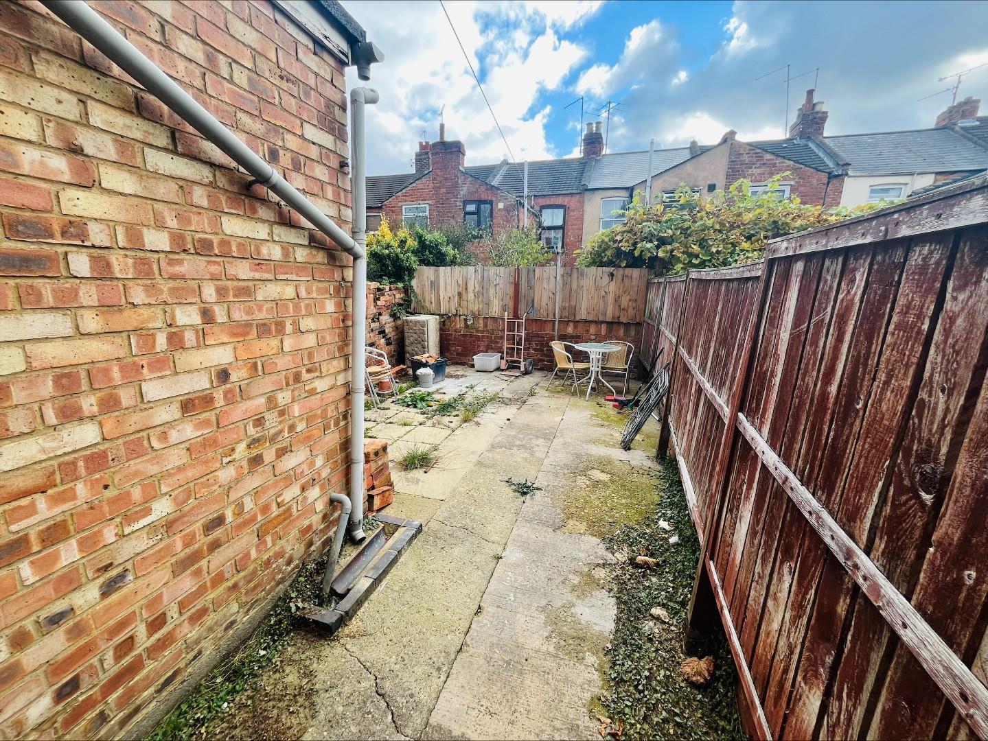 Cloutsham Street, The Mounts