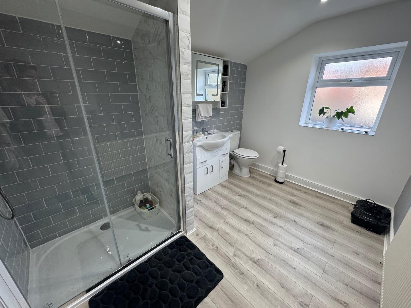 Adnitt Road, Abington