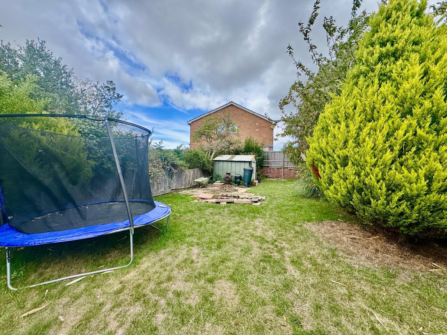 Bankside, Links View