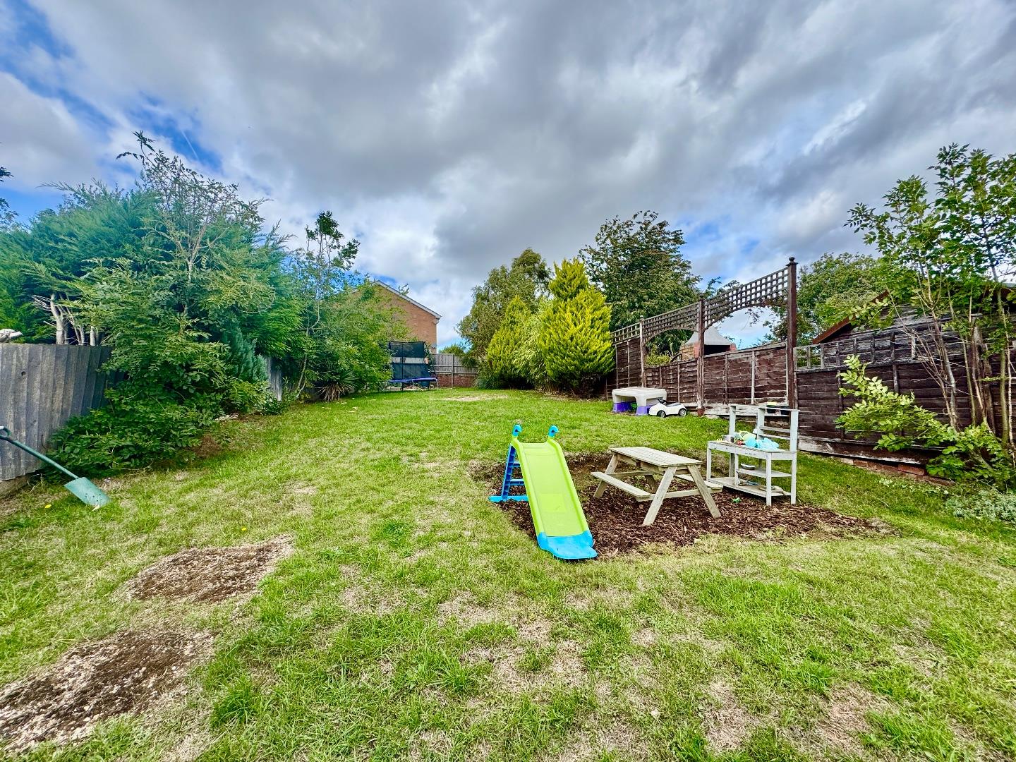 Bankside, Links View