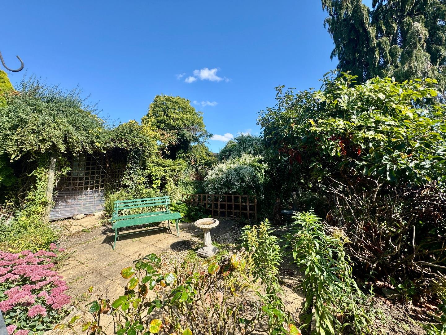 Hazeldene Road, Links View